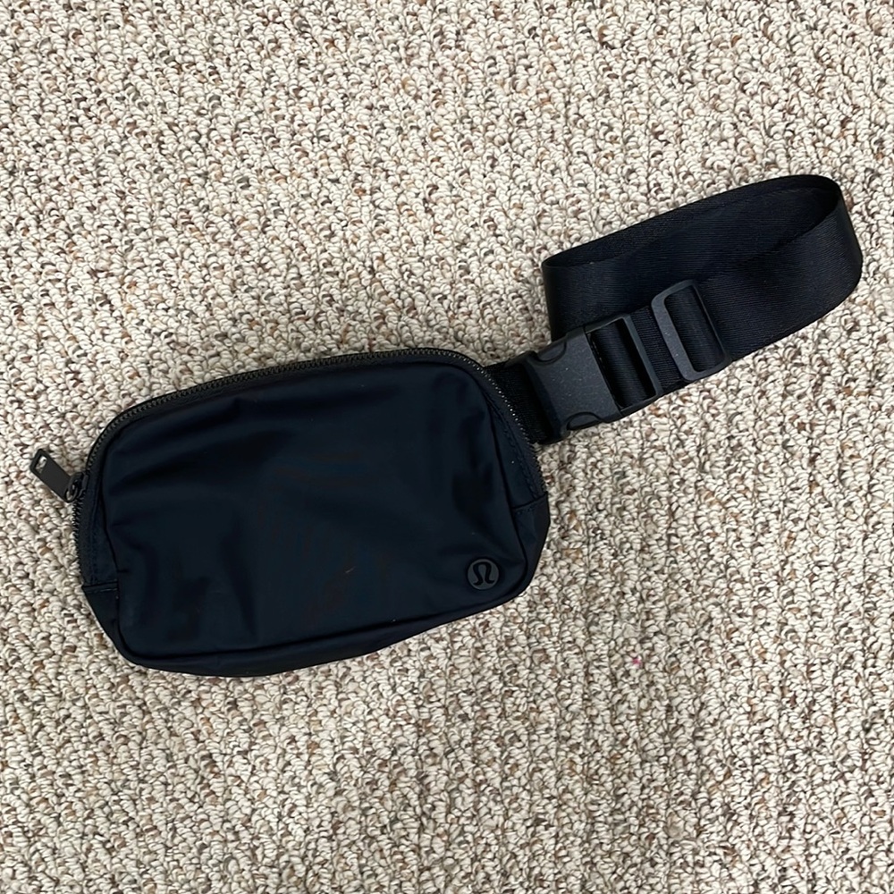 Lululemon belt bag in black.